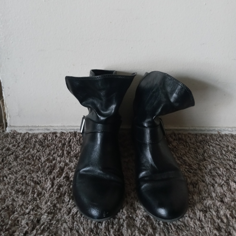 Womens black boots